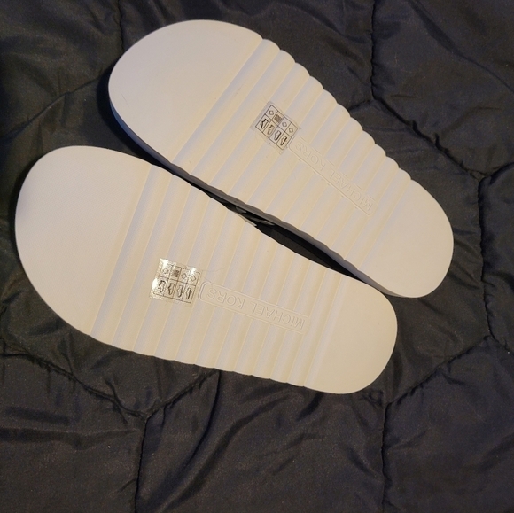 Michael kors slide - Picture 11 of 11